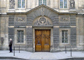 L'entrée du musée rue Mme de Sévigné