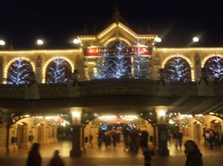 Décors de noël du parc Disneyland Paris