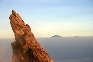 Les monts Sumbing et Sundoro