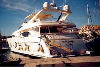 un yacht anglais dans le port d'Argostoli