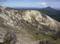 vue sur le cratère et le volcan lalo