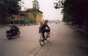 En vélo dans les rues de Hanoi