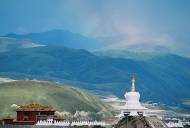 arc en ciel au dessus de la Stupa de Ganze