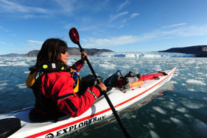 Nathalie sur son kayak de mer