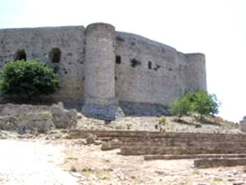 une forteresse franque édifiée par Geoffroy de Villehardouin