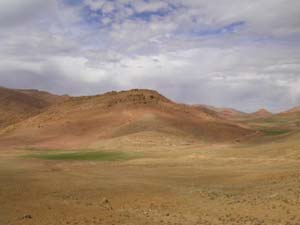 Plaine au dessus d'Anergui, après le col Tizi n'Tibarchit