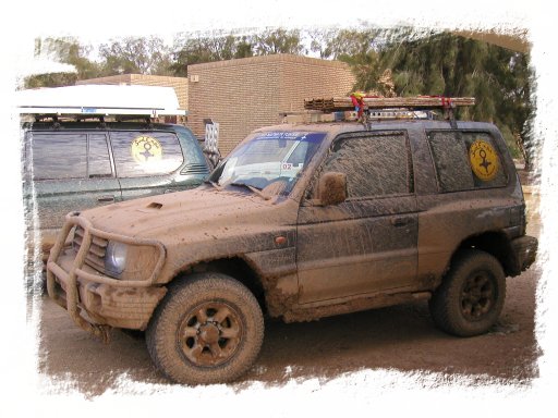 Le Pajero est dans un triste état après le passage laborieux du Chott El Djerid