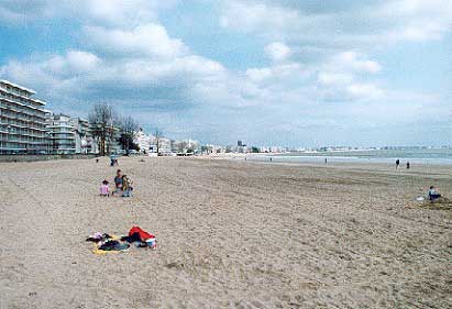 Plage et hôtel de La Baule