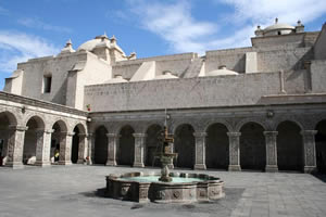 Arequipa - Cloitre de l'Iglesia de la Compania