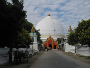 Le stupa Kaunghmudaw
