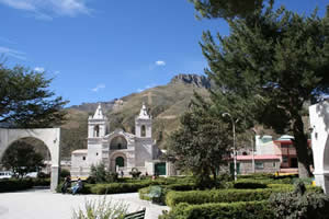 Chivay - Place d'Armes et église