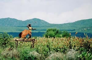 Jeune femme armée d'une fronde