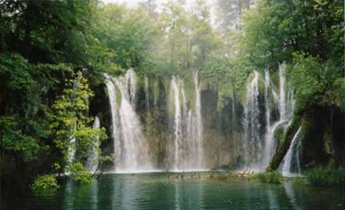 Vue panoramique sur les cascades