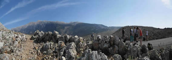 Panorama sur les montagnes blanches à l'intérieur de l'île