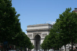 L'Arc de Triomphe depuis l'avenue de Friedland