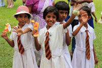 Kandy - Ecolières au jardin botanique