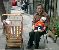 Grand-père avec son petit-fils