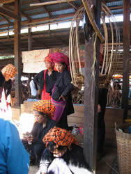 femmes pao au marché
