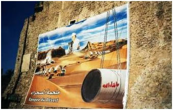 Affiche de Kadafi sur un mur de Sirte