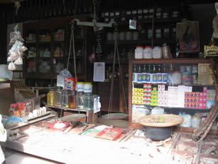 pharmacie sur le marché de Nyaung-U