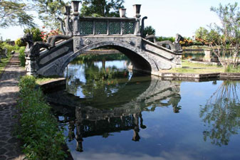 Pont du Water Garden