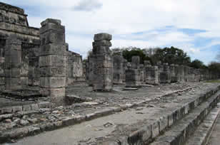 Chichen Itza - Place des mille colonnes