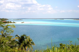 Laguna Bacalar - Nuances de bleu