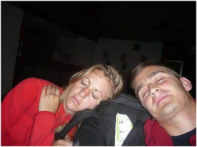 Gaela et Mémo essaient de dormir