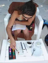 Sophie fait de l'aquarelle