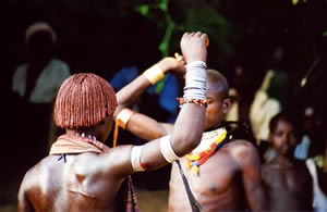 Femme se faisant fouetter