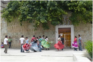 Danses dans les rues de la ville