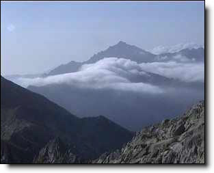 Le Monte Rotondo au-dessus des nuages