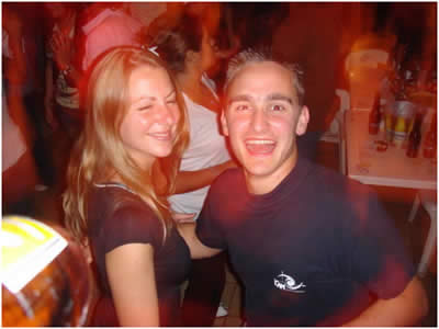 Mémo et Gaela dansent