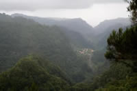 Vue sur la vallée et l'océan