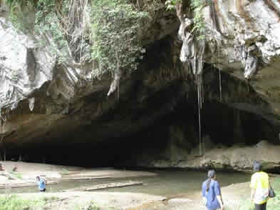 grottes de Tham Lod