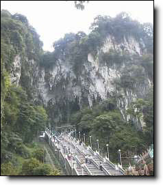 Les 228 marches des escaliers montant aux Batu Caves