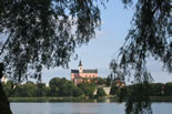 Belle vue sur le lac et l'église rose...