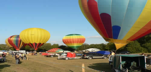 Envol de montgolfières