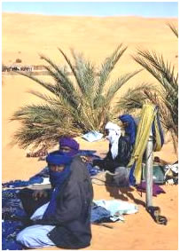 nigériens dans les dunes de sable