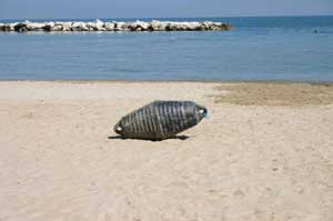 Boie am Strand von Pesaro