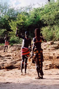 Un maz fouettant une femme