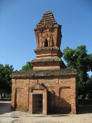 Une des pagodes annexes de Shwezigon