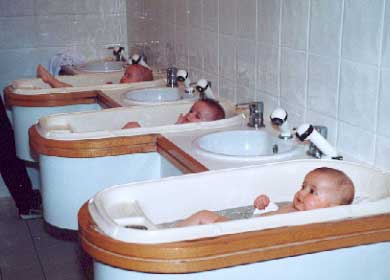 Bébés dans le bain