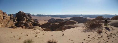 Panorama du Wadi Rum, au fond la partie saoudienne