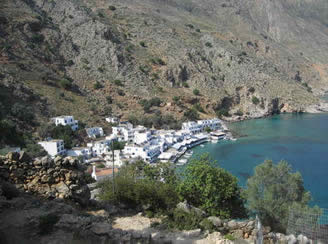 Le village de Loutro perdu dans une crique