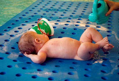 activité d'éveil en piscine