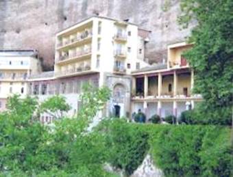 le monastère Méga Spiléo