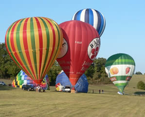 Montgolfières prêtes à s'envoler