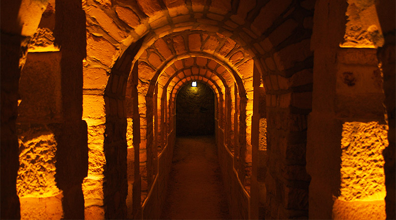 Chemins dans les catacombes de Paris